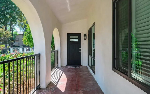 Not Affected by the Fire/spacious Modern Retreat w Luxury Amenities & Style