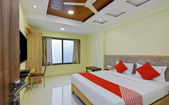 OYO 23365 Hotel Bright Plaza
