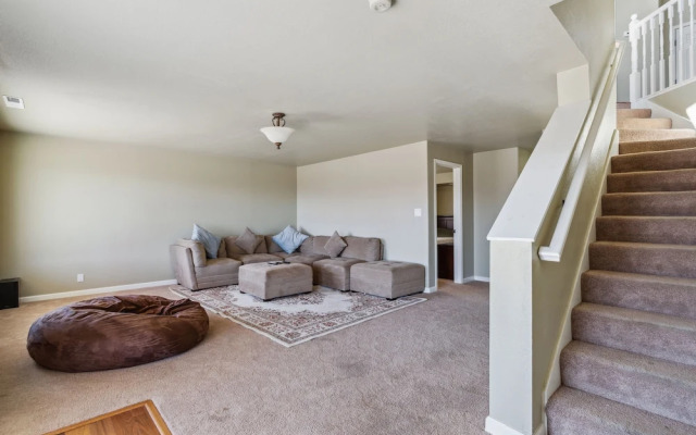 Elegant Escape 4 Bedroom Home by RedAwning