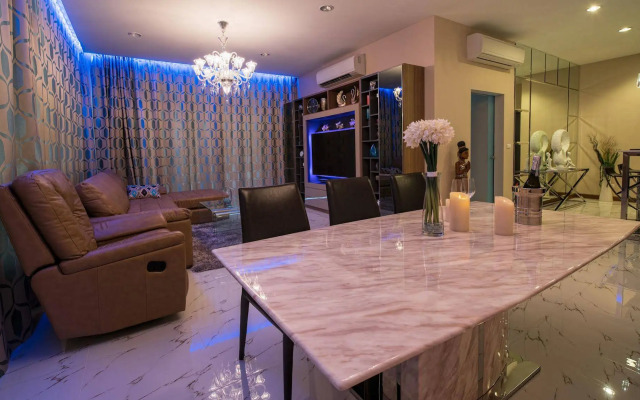 Luxury Apartment at Karon Hill