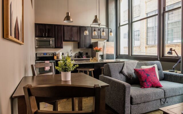 Strip District Apts with Wifi by Frontdesk
