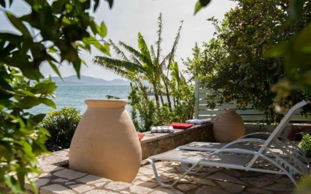 Seafront apartment ΙΙ in Kiveri, near Nafplion.