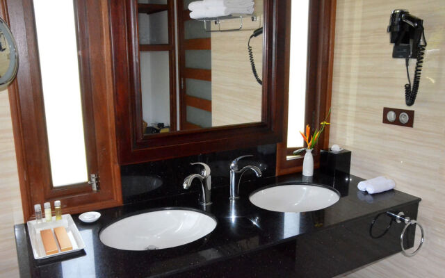 Cominsia Lodge