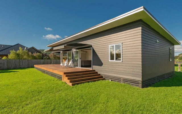 Sundaze Escape - Cooks Beach Holiday Home