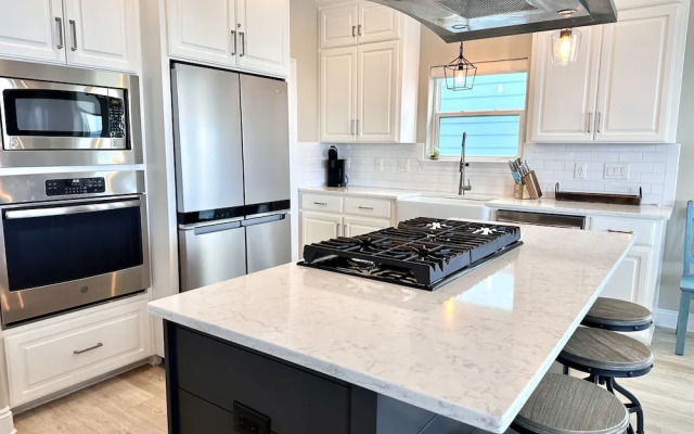 Salty Dog 5 Bedroom Home by RedAwning