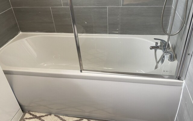 Bv Luxury Spacious 3 Bedroom House At Isaac Close