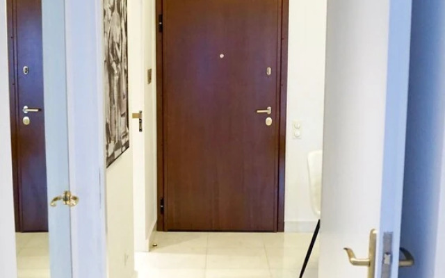 Central & Elegant Apt in Athens