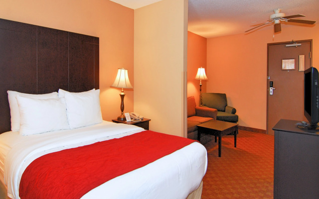 La Quinta Inn & Suites by Wyndham Memphis I-240