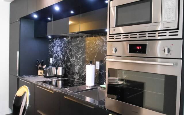 Stunning New Condo - Heart of King West