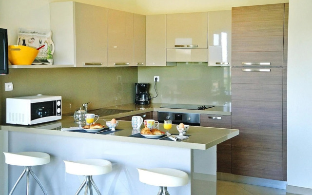 Garden-side Apartment in Salina Bay