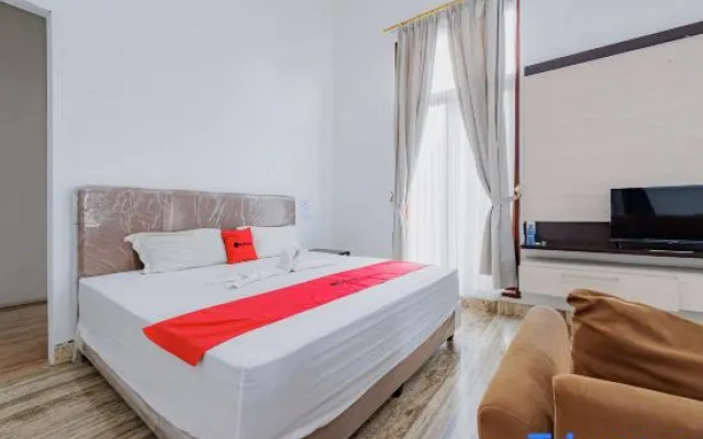 RedDoorz Premium near Stasiun Lenteng Agung – Guest Rooms – Jakarta
