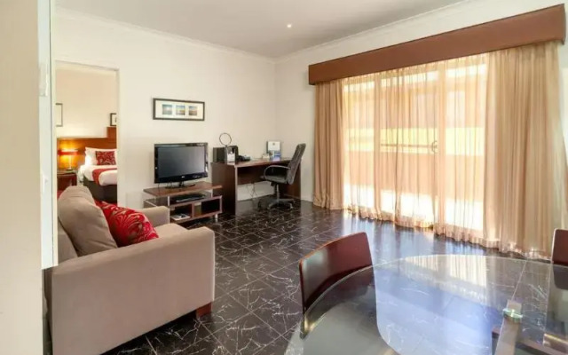 Blazing Stump Motel & Suites