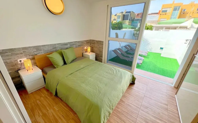 Sea View Bungalow with Communal Pool