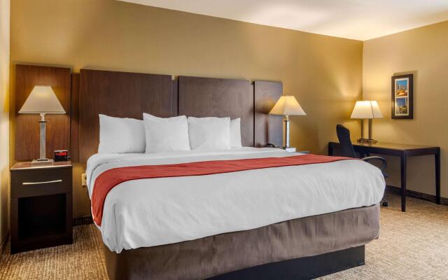 Comfort Inn & Suites Perry National Fairgrounds Area