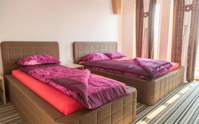 Hostel Tron