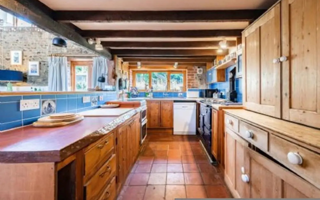 Host Stay Shipyard Studio