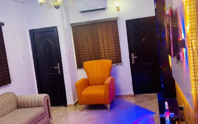 Julaz Apartment & Lounge