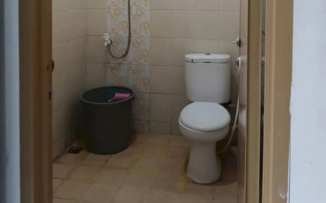 OYO 93866 Neva Guest House SyariahNearWaduk Cipta Karya