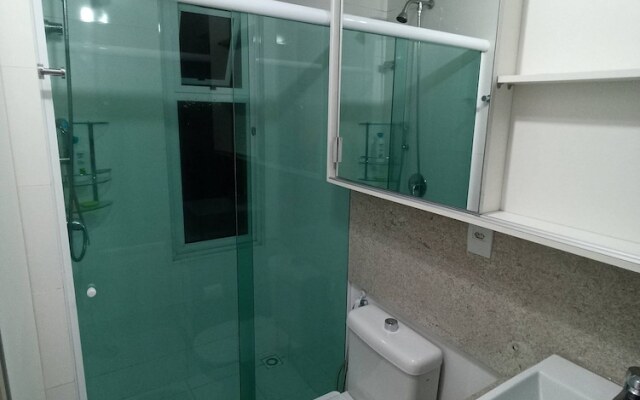 Amplo Apartamento Um Por Andar