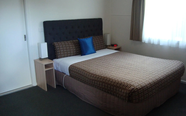 Beachcomber Motel And Apartments