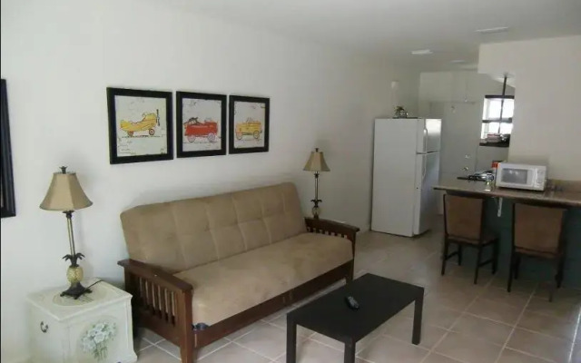 European Guest House - Biscayne