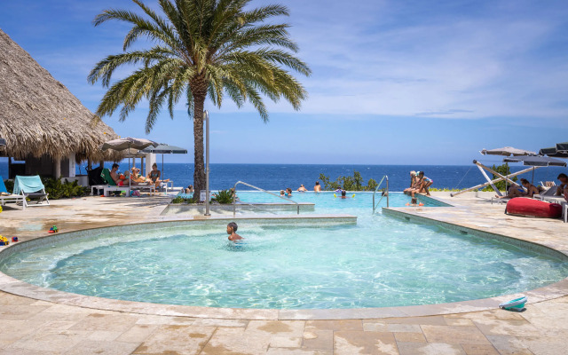 Coral Estate Luxury Resort
