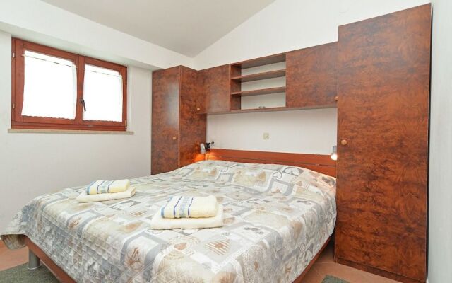 Apartment 522