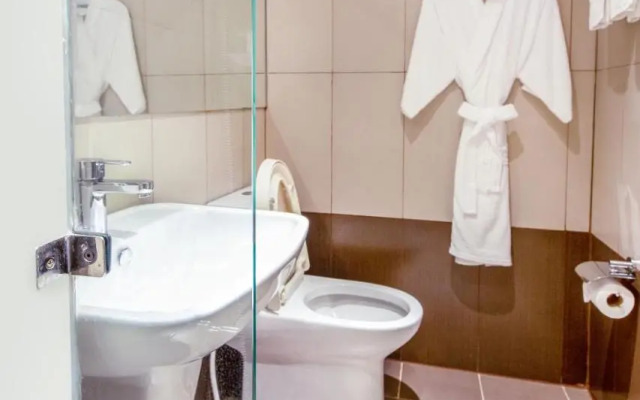 Hotel Venus Plaza - Near Delhi Airport
