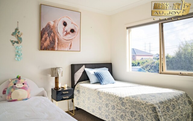 AUJOY 4 Bed  Townhouse Glen Waverley