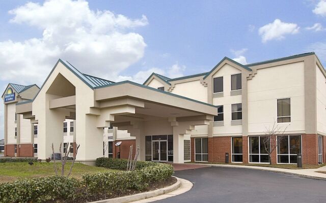 Days Inn & Suites Ridgeland