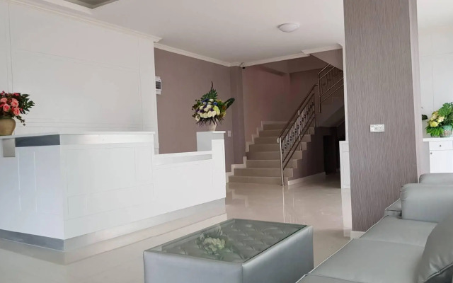 Crystal Place Prathai