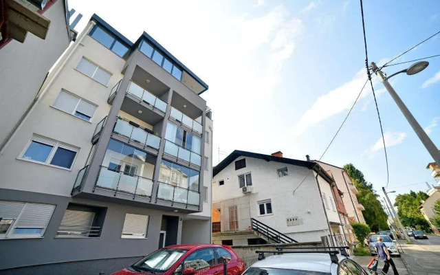 First Class Apartment Zagreb, Free parking