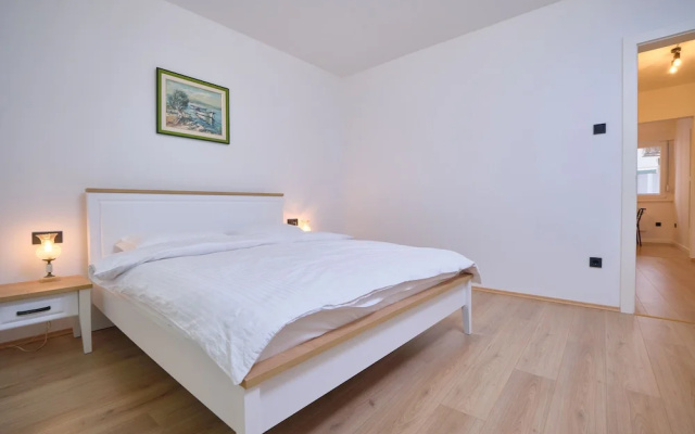 Bacci Central 2-Bedroom Apartment by Litto