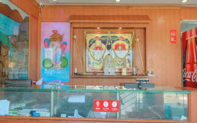 OYO 15948 Hotel Srees