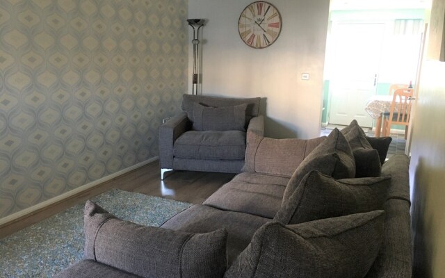 Impeccable Modern Two Bed House in Colwyn Bay