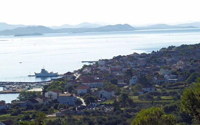 Sea View Apartment Serene, Sleeps 7