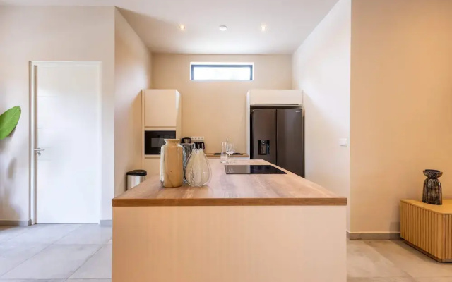 Chic 3BR Apartment Mambo Beach Area Stay