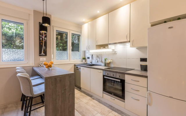 Artistic chill art apartment 2+2.Centar of Split.