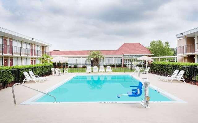 Days Inn by Wyndham Goldsboro