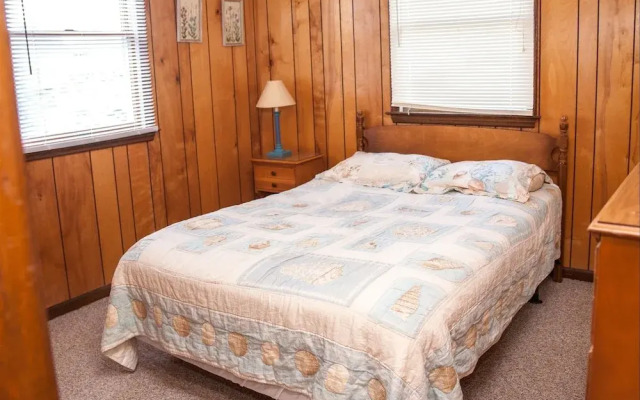 Beachbux 3 Bedroom Cottage by RedAwning