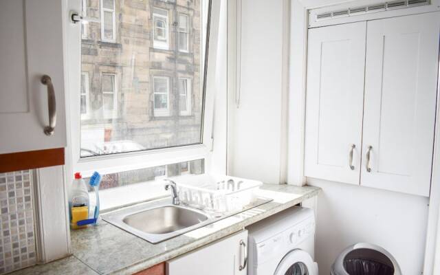 Bright 1 Bedroom Apartment in Edinburgh