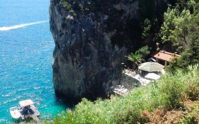 Tom's House/2 Between Paleokastritsa Dassia Ipsos!