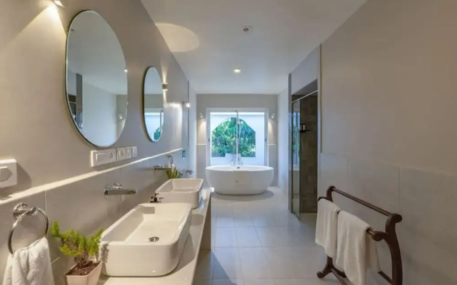 Legacy by Hireavilla -5br w Private Pool in Siolim