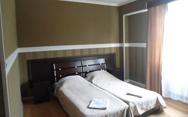 Hotel 444