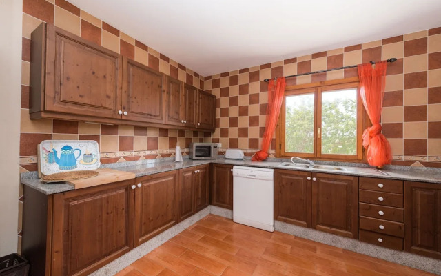 Can Canals in Art With 5 Bedrooms and 4 Bathrooms