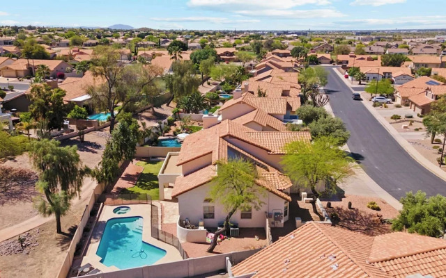 Red Mountain Retreat 5 BDR w/ Heated Pool!