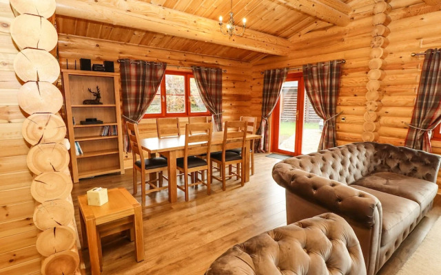 Oak Lodge