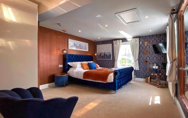 Hambrook House Canterbury - NEW luxury guest house with spa tub