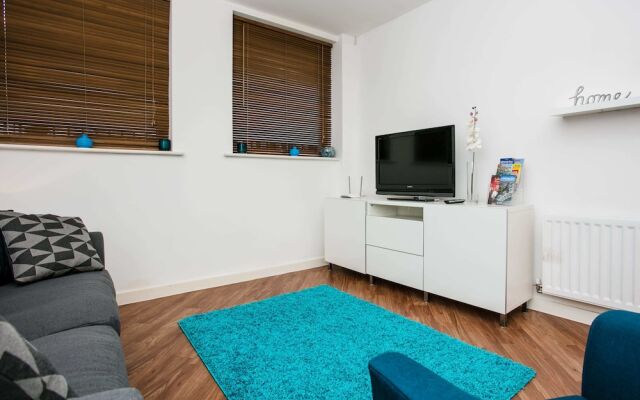 2 Bedroom Flat with Patio Sleeps 4