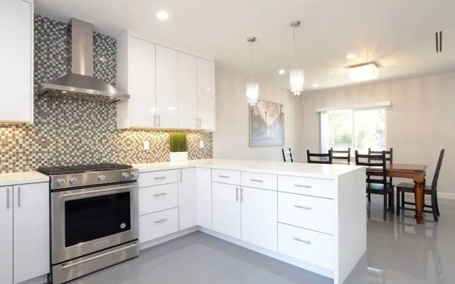 Bright Spacious Family House Near Universal Studios